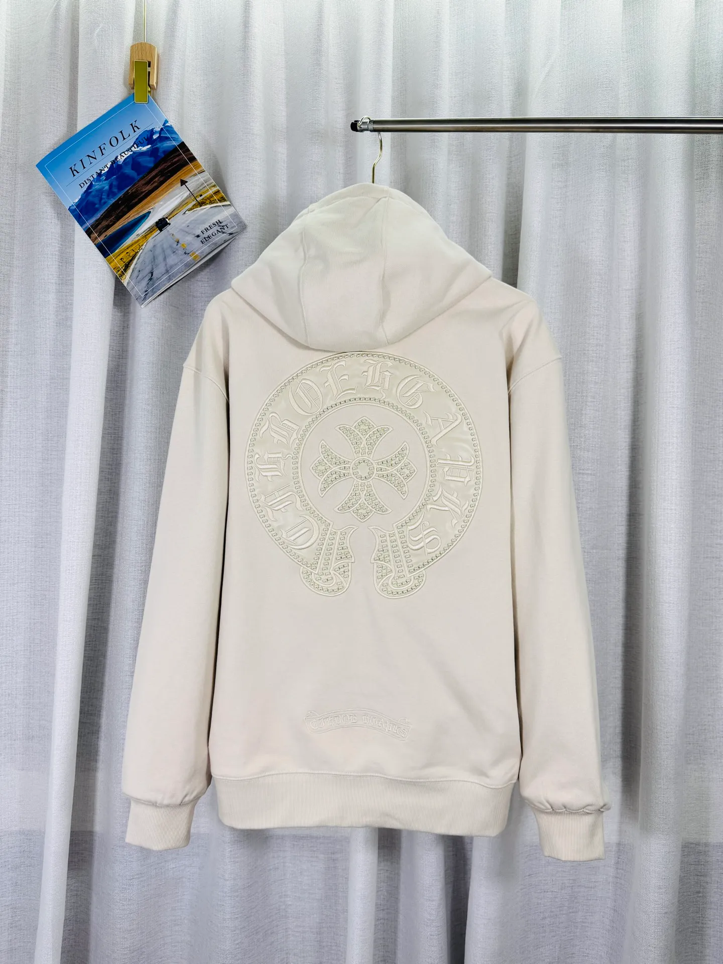 P350 top version, real shot without P, ​​different from market currency) 𝗖𝗵𝗿𝗼𝗺𝗲 𝗛𝗲𝗮𝗿𝘁𝘀/Cro Heart 2025 washed and burned flower patch embroidered autumn and winter new original single counter American hollow patch 3D couple casual cardigan sweatshirt 👑The highest version! Customized fabric 480g tripe terry fabric! American acid-washed and distressed original fabric, laser burning + leather embroidery, exquisite embroidery of letters! The best-selling model in the counter, very comfortable to wear. Accessories: original molded and authenticated collar label➕100% silk wash label. Genuine purchase-grade original hangtag➕matching hanging rope➕3D hanging beads➕original packaging bag. Craftsmanship: The original version has consistent wiring! The highest version of the armhole matching technique! Color: Black Apricot Size: S M L XL Style Number: 25-370